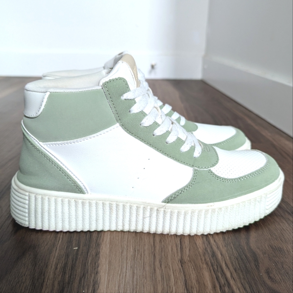 COPY - American Eagle Platform High-Top Sneaker